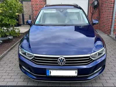 Gebraucht VW Passat Highline 220 PS (161 kW) 2018 Blau Kombi