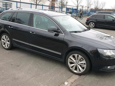 Schwarz Gebraucht 2015 Skoda Superb Exclusive Kombi | 8.500 €