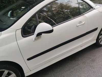 Weiß Gebraucht 2011 Peugeot 207 Cabrio | 3.900 €