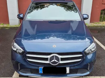 Gebraucht Mercedes B180 136 PS (100 kW) 2019 Blau Kleinwagen