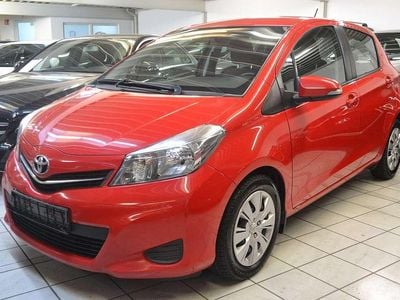 Gebraucht Toyota Yaris Life 90 PS (66 kW) 2013 Super red 5 Kleinwagen