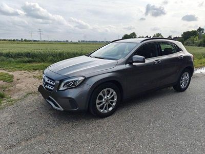 Mercedes GLA220