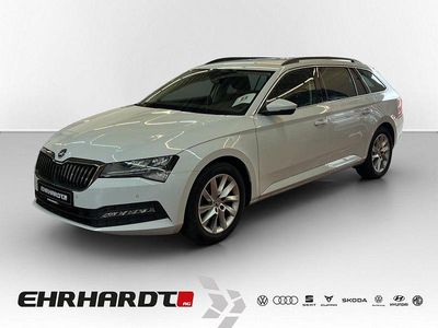 Gebraucht Skoda Superb Ambition 200 PS (147 kW) 2023 Moonweiss metallic Kombi