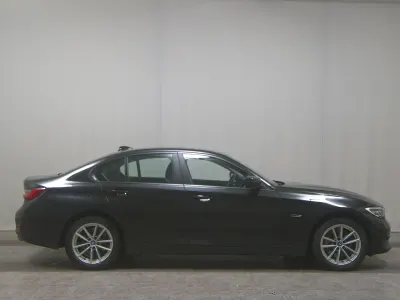 Gebraucht BMW 330 Advantage 252 PS (185 kW) 2021 Schwarz Limousine