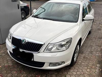 Gebraucht Skoda Octavia 105 PS (77 kW) 2011 Weiß Kombi