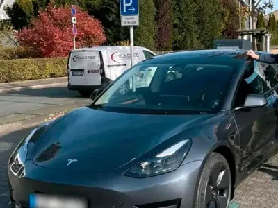 Second-hand Tesla Model 3 220 kW (300 CP) 2022 Berlinǎ