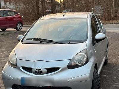 Gebraucht Toyota Aygo 86 PS (63 kW) 2006 Silber Kleinwagen