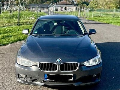 Gebraucht BMW 320 184 PS (135 kW) 2013 Grau Limousine