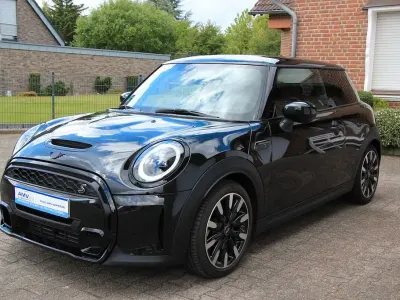 Używany Mini Cooper S Classic 178 KM (130 kW) 2023 Czarny Hatchback