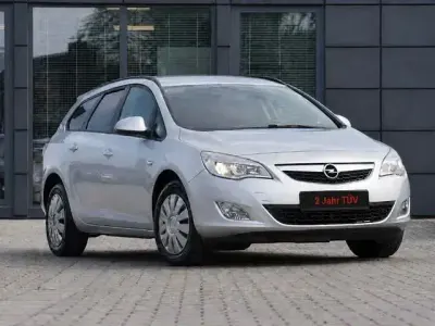 Gebraucht Opel Astra Design Edition 140 PS (102 kW) 2011 Silber Kombi