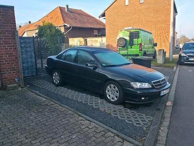 Schwarz Gebraucht 2000 Opel Omega Limousine | 2.950 € (Etwas zu teuer)