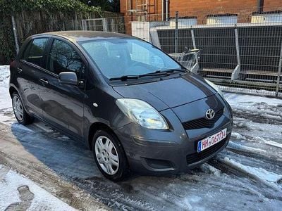 Grau Gebraucht 2009 Toyota Yaris Cool Limousine | 2.199 € (Fairer Preis)