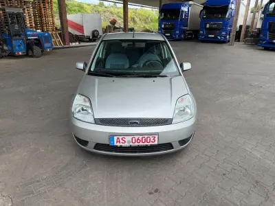 Gebraucht Ford Fiesta Ambiente 80 PS (58 kW) 2005 Silber Kleinwagen