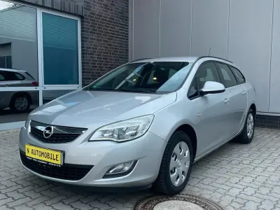 Gebraucht Opel Astra 101 PS (74 kW) 2011 Silber Kombi
