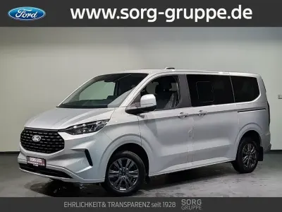 Gebraucht Ford Tourneo Titanium 136 PS (100 kW) 2025 Silber Van / Kleinbus