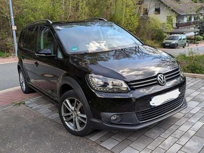 Second-hand VW Touran 140 CP (102 kW) 2015 Negru Monovolum