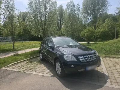 Second-hand Mercedes ML320 224 CP (164 kW) 2007 Negru SUV