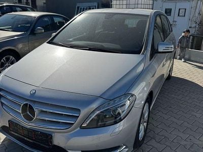 Gebraucht Mercedes B180 122 PS (89 kW) 2013 Silber Van / Kleinbus
