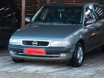 Gebraucht Opel Astra 75 PS (55 kW) 1996 Andere farben Limousine