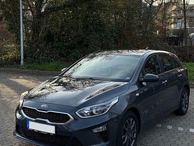Gebraucht Kia Ceed Vision 99 PS (72 kW) 2018 Grau Kleinwagen