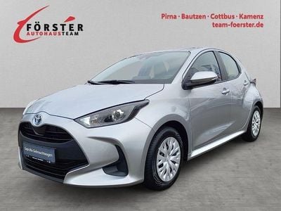 Gebraucht Toyota Yaris Hybrid Business Edition 116 PS (85 kW) 2022 Shimmering silver metallic Limousine