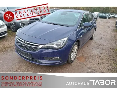 Usado Opel Astra Innovation 125 HP (91 kW) 2015 Azul Sedan