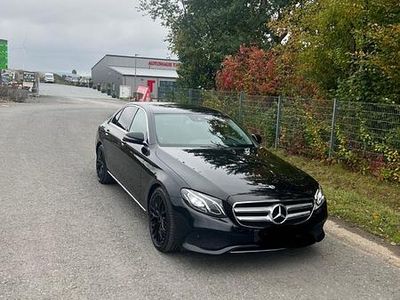 Gebraucht Mercedes E220 194 PS (142 kW) 2017 Schwarz Limousine