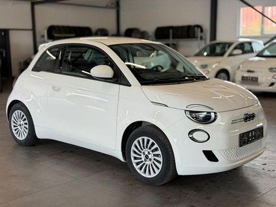 Begagnad Fiat 500e 86 kW (118 HK) 2023 Vit Sedan