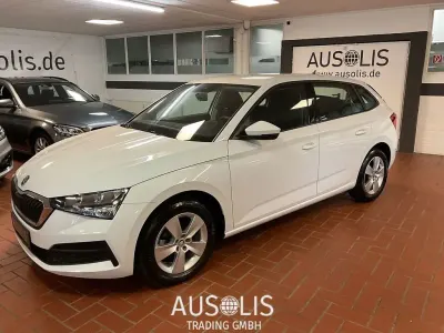Gebraucht Skoda Scala Active 110 PS (80 kW) 2021 Weiß Kleinwagen