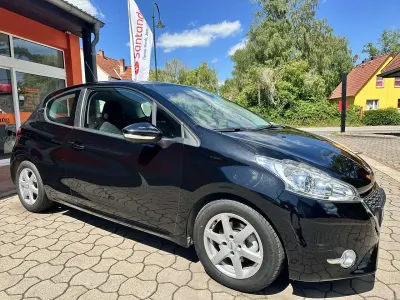 Gebraucht Peugeot 208 Active 92 PS (67 kW) 2012 Perla nera/metallic Kleinwagen
