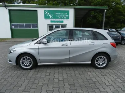 Gebraucht Mercedes B180 122 PS (89 kW) 2012 Silber Kleinwagen