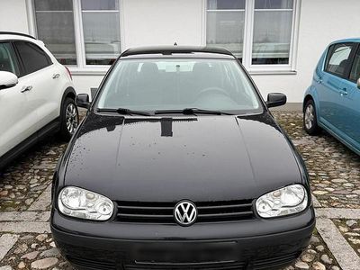 Schwarz Gebraucht 2001 VW Golf IV Kleinwagen | 2.400 € (Fairer Preis)