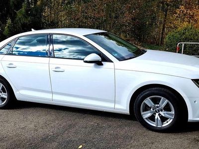 Weiß Gebraucht 2016 Audi A4 Ambiente Limousine | 9.900 € (Teuer)
