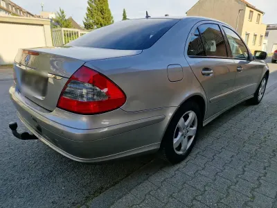 Używany Mercedes E280 231 KM (169 kW) 2006 Srebrny Sedan/Limuzyna