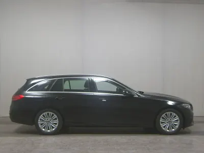 Gebraucht Mercedes C200 Avantgarde 163 PS (119 kW) 2023 Schwarz Kombi