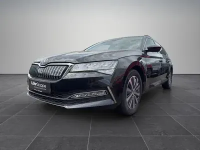 Gebraucht Skoda Superb 218 PS (160 kW) 2023 Blackmagic perleffekt Kombi