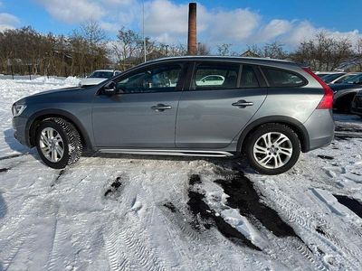Gebraucht Volvo V60 CC Momentum 150 PS (110 kW) 2015 Grau Kombi