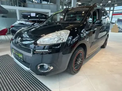 Gebraucht Peugeot Partner Tepee Active 98 PS (72 kW) 2013 Onyx schwarz Van / Kleinbus