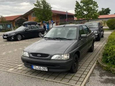 Gebraucht Ford Escort 75 PS (55 kW) 1992 Grau Limousine