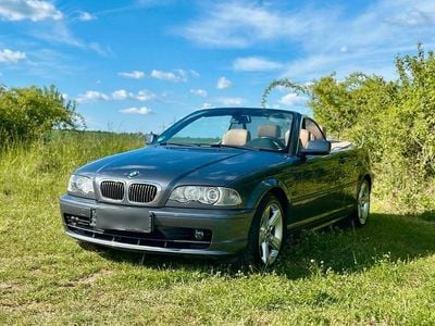 Grau Gebraucht 2002 BMW 325 Cabriolet Cabrio | 6.490 €