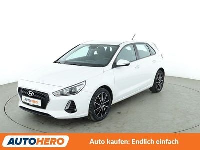 Weiß Gebraucht 2017 Hyundai i30 Select Limousine | 9.820 € (Fairer Preis)