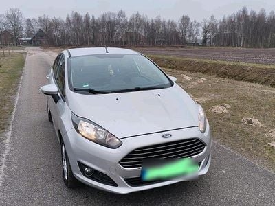 Gebraucht Ford Fiesta 80 PS (58 kW) 2014 Silber Kleinwagen