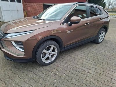 Braun Gebraucht 2022 Mitsubishi Eclipse Cross Basis SUV | 21.900 € (Guter Preis)