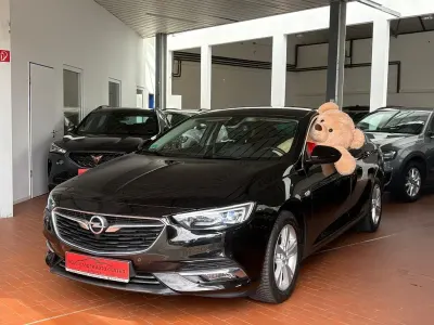 Używany Opel Insignia Innovation 170 KM (125 kW) 2017 Czarny Sedan/Limuzyna