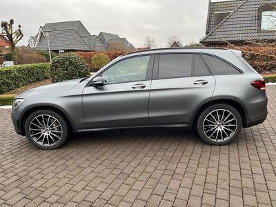 Gebraucht Mercedes GLC300 AMG 245 PS (180 kW) 2021 Designo selenitgrau magno SUV