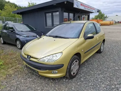 Gebraucht Peugeot 206 Premium 75 PS (55 kW) 2003 Gold