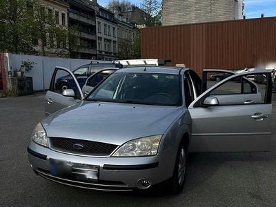 Gebraucht Ford Mondeo 125 PS (91 kW) 2003 Silber Limousine