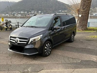 Grau Gebraucht 2022 Mercedes V220 Edition Van / Kleinbus | 46.400 € (Guter Preis)