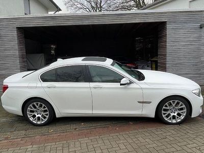 Gebraucht BMW 730 258 PS (189 kW) 2013 Weiß Limousine