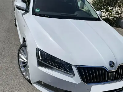 Gebraucht Skoda Superb LAURIN & KLEMENT 190 PS (139 kW) 2017 Weiß Kombi